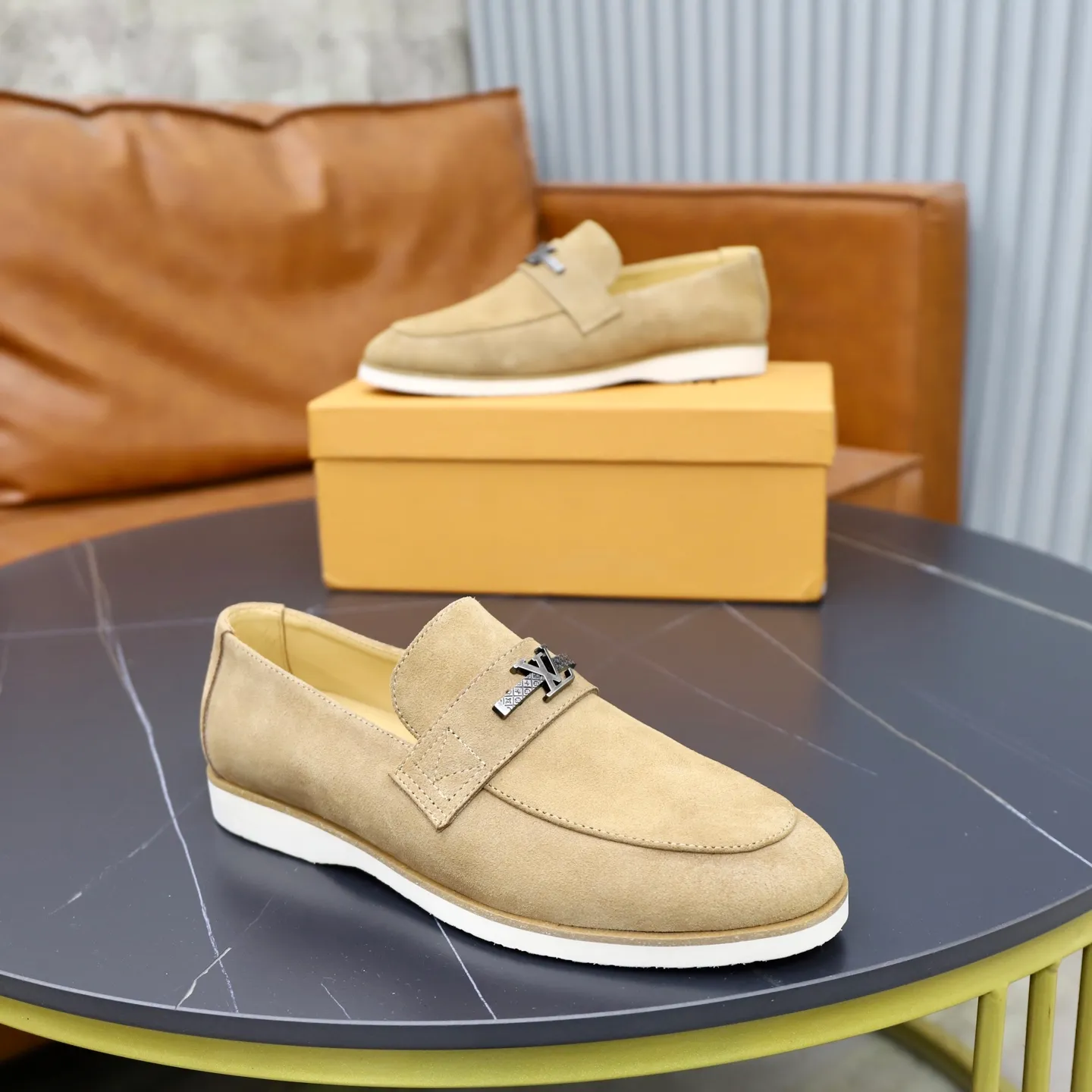 Ex-factory price: 442💰🙅‍♂️🙅‍♂️🙅‍♂️ Brand: LV Louis Vuitton Standard code: 38-44 (45 customized) Grade: Same as the official website Material: Original cow suede material stitching Comfortable and breathable cowhide lining Lightweight wear-resistant foam outsole Style category: Men's fashionable casual shoes Running sports shoes Distinguished luxury brand elements Top luxury color: actual picture color